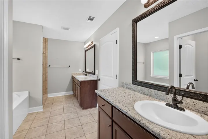 2113 Rockledge Circle, Opelika, Alabama 36801