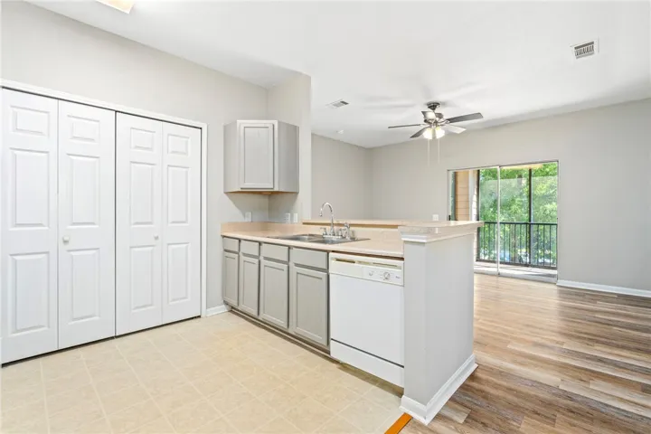 447 W Longleaf Drive 104, Auburn, Alabama 36830