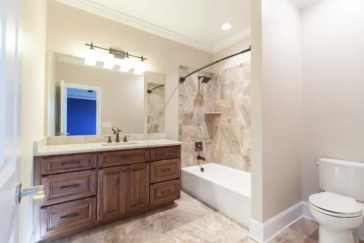 En Suite Bath of Bedroom 5