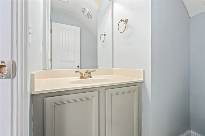 2201 Red Tail Lane, Auburn, Alabama 36879