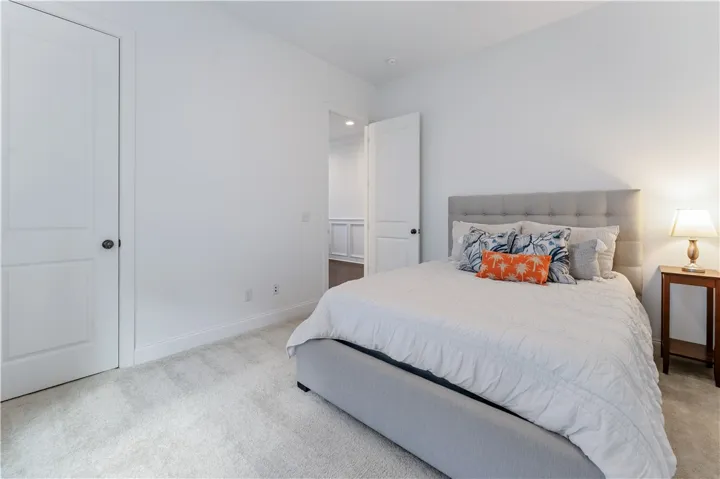 Guest Bedroom 1
Downstairs