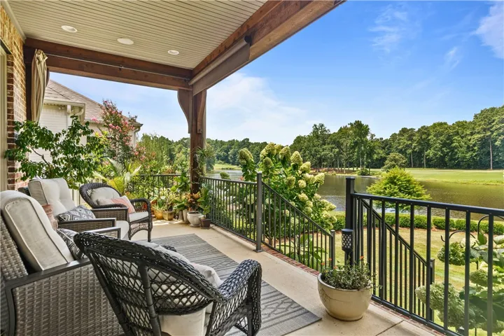 Enjoy your coffee, a nap or a glass of wine on this gorgeous porch
