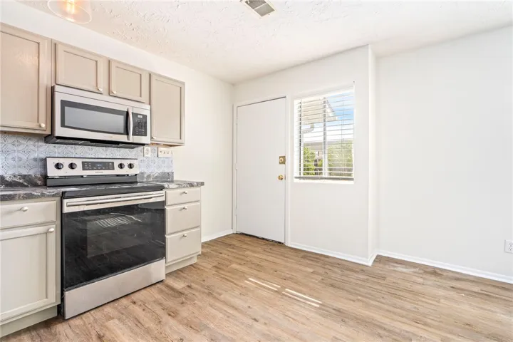 557 W Glenn Avenue B-301, Auburn, Alabama 36830