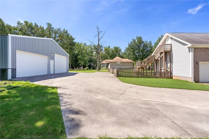 107 High Bluff Road, Gurley, Alabama 35748