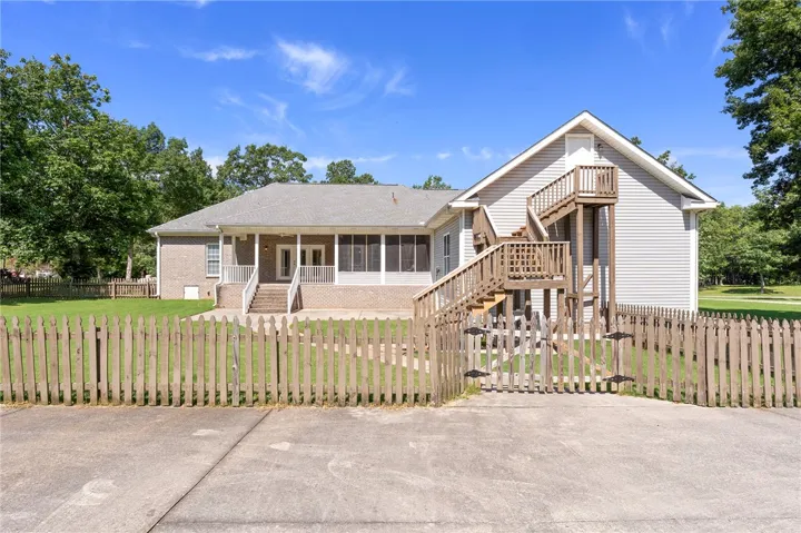 107 High Bluff Road, Gurley, Alabama 35748