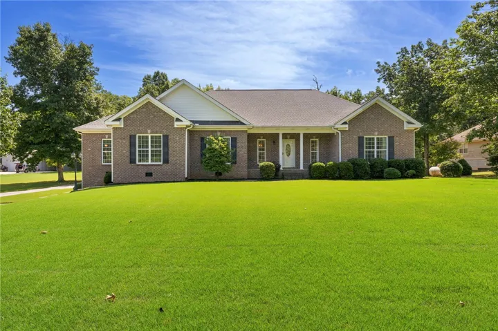 107 High Bluff Road, Gurley, Alabama 35748