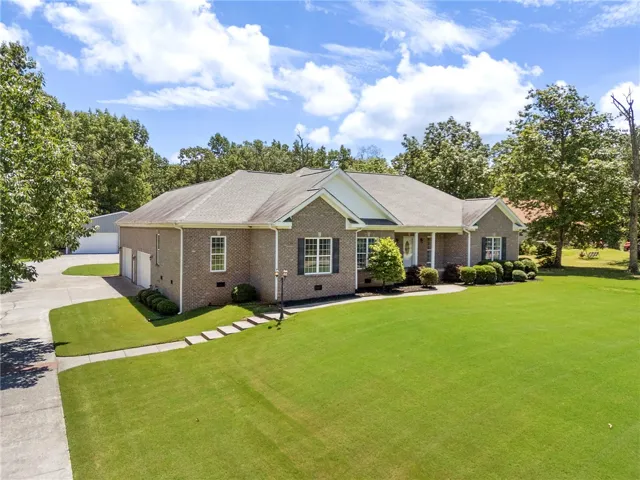 107 High Bluff Road, Gurley, Alabama 35748