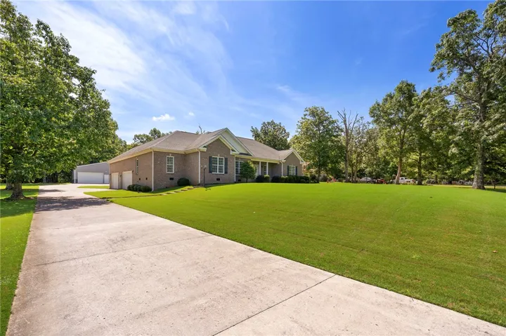 107 High Bluff Road, Gurley, Alabama 35748