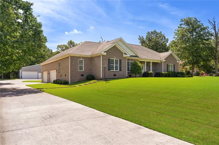 107 High Bluff Road, Gurley, Alabama 35748