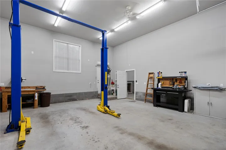 107 High Bluff Road, Gurley, Alabama 35748