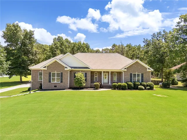 107 High Bluff Road, Gurley, Alabama 35748
