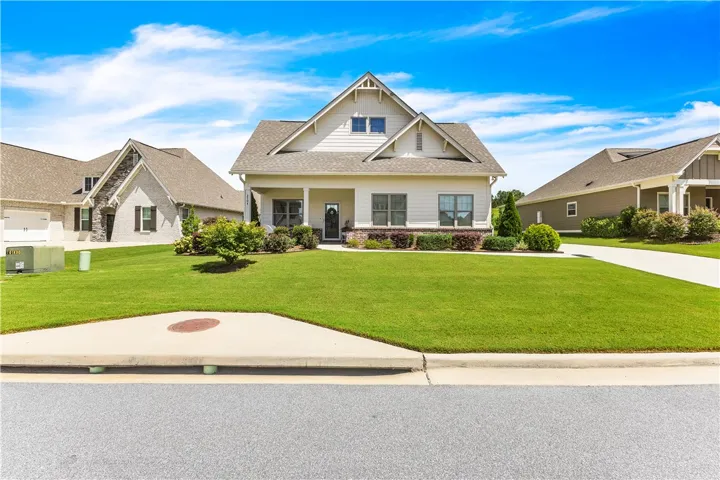 Well maintained and move-in ready