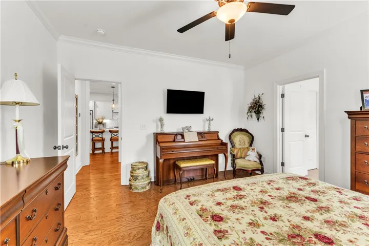 Large main bedroom