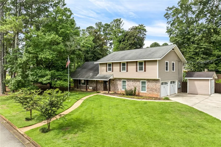 901 Cherokee Road, Auburn, Alabama 36830