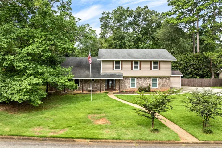 901 Cherokee Road, Auburn, Alabama 36830