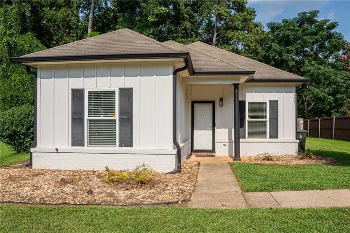 724 Ellis Street, Auburn, Alabama 36832
