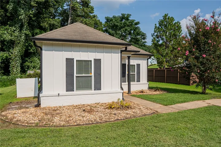 724 Ellis Street, Auburn, Alabama 36832