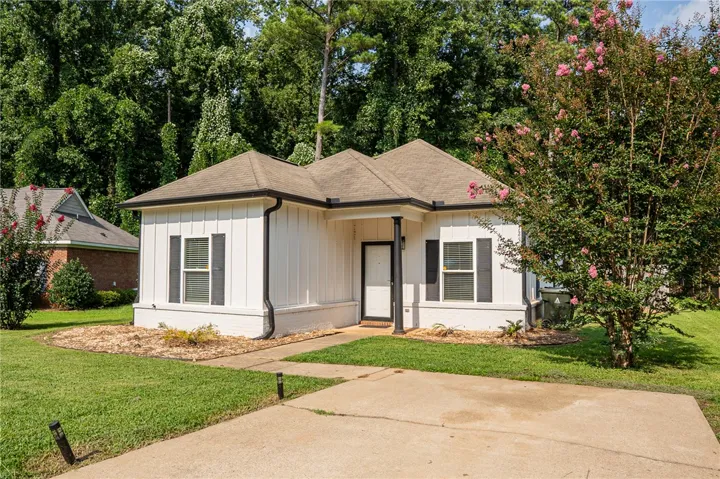 724 Ellis Street, Auburn, Alabama 36832