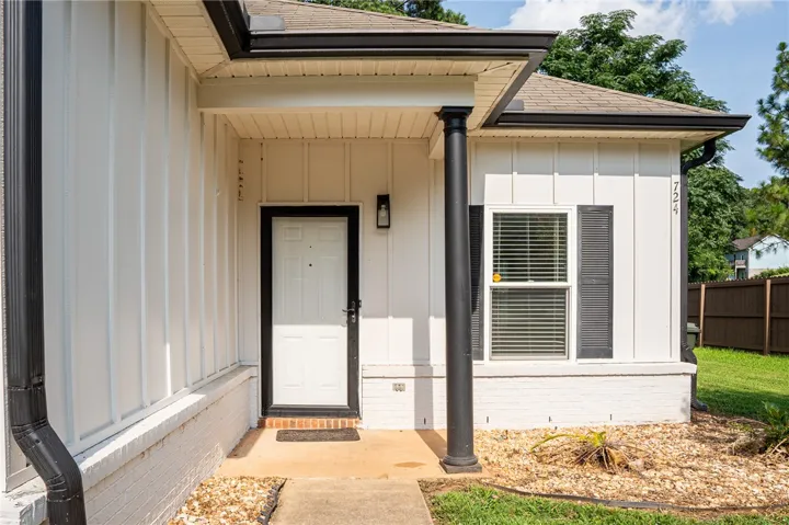 724 Ellis Street, Auburn, Alabama 36832