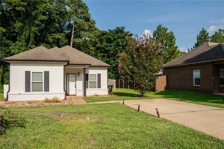 724 Ellis Street, Auburn, Alabama 36832