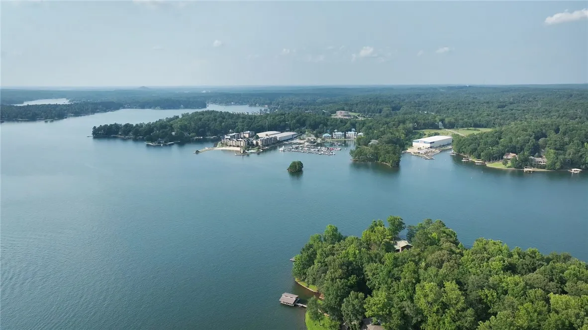 Close to Stillwaters by boat, and other restaurants on the water