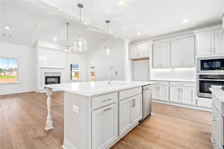 1323 Hidden Lakes Drive, Opelika, Alabama 36801