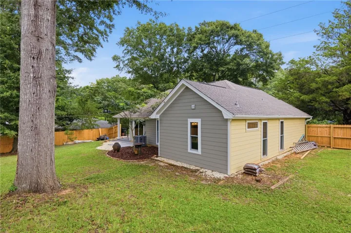1424 Azalea Drive, Auburn, Alabama 36830