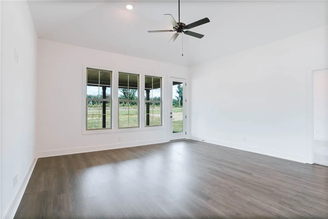 Example - Vaulted Ceiling in Living Area
- All plans, specifications & pricing are subject to change without notice.