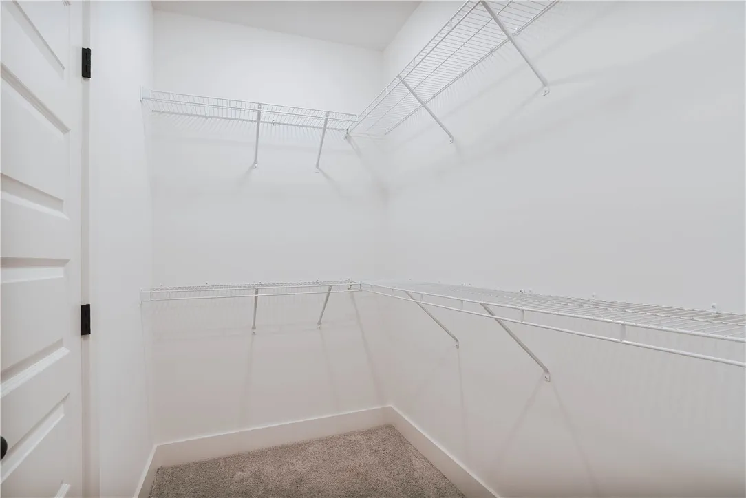 Example -Walk-In Closet
- All plans, specifications & pricing are subject to change without notice.