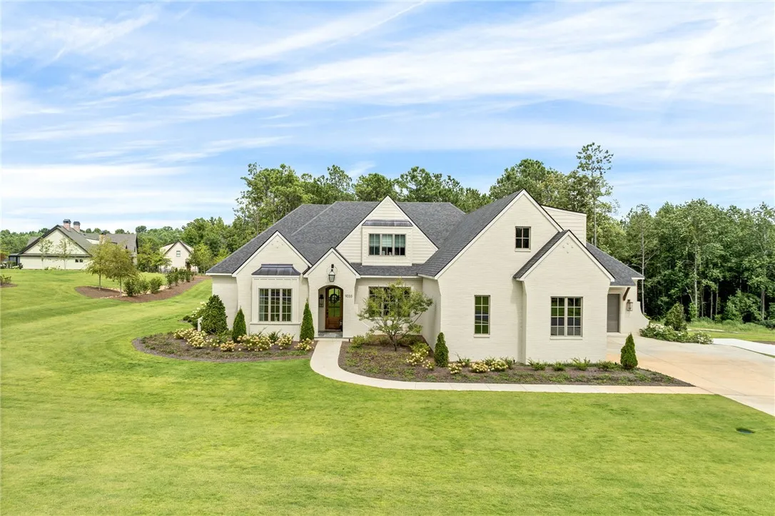 Welcome to 9033 Chapel Heights!
