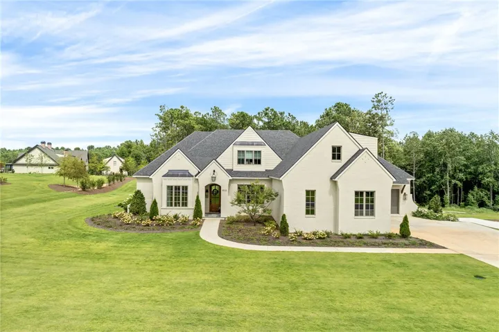 Welcome to 9033 Chapel Heights!