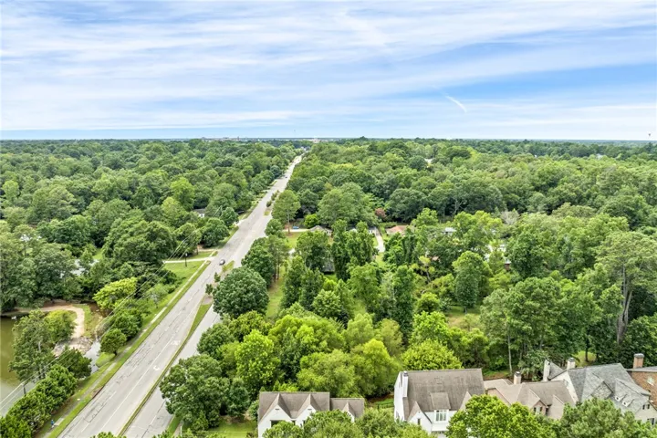 209 Hickorywoods Drive, Auburn, Alabama 36830