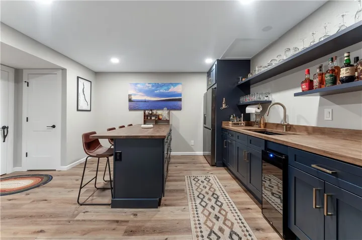 Bar/2nd Living Area