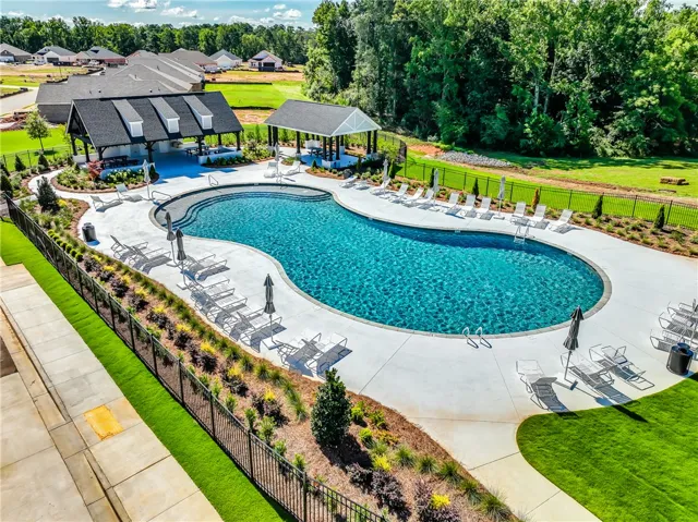 1042 Como Way, Opelika, Alabama 36804