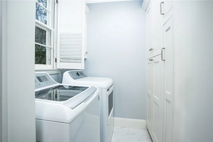 Laundry/pantry located off kitchen