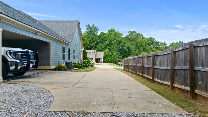 810 Cotswold Way, Auburn, Alabama 36832