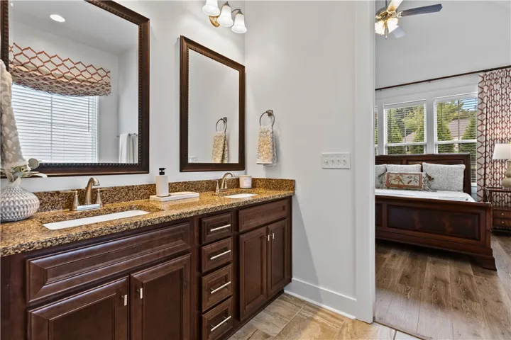 Double vanity with good storage space