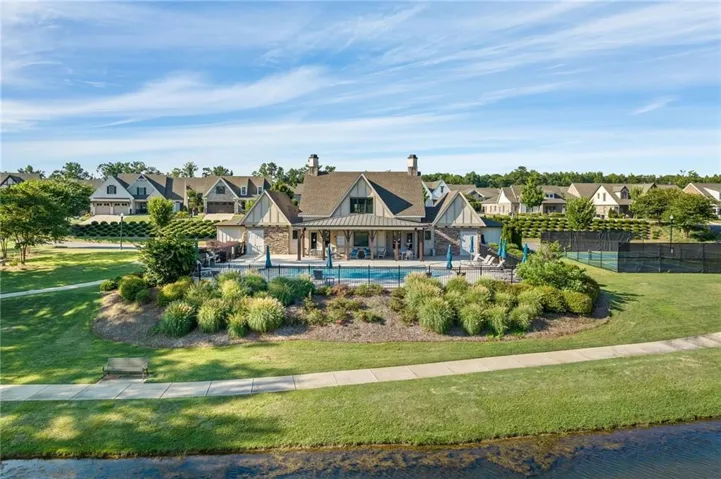 Clubhouse and outdoor, zero entry pool
