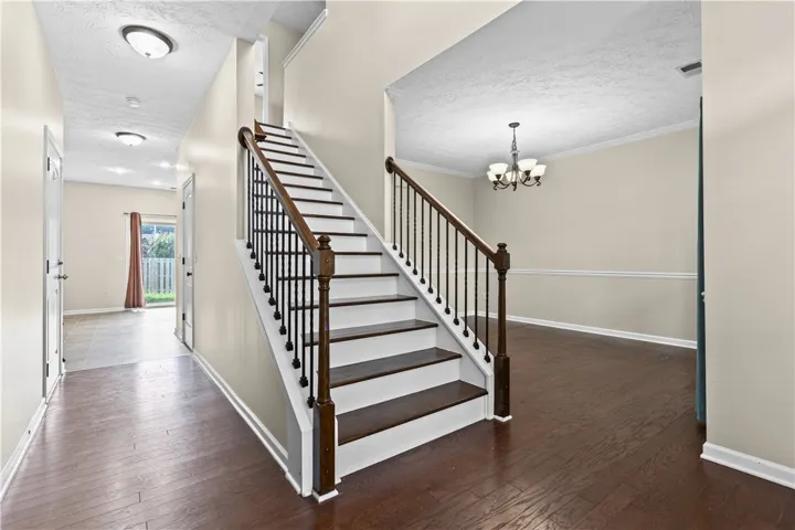 tryway and dining area.