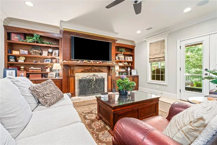 Living room with Fireplace
