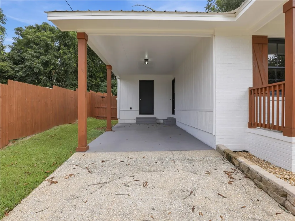 Single car carport.