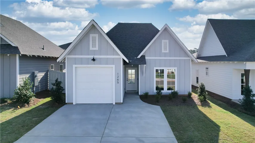 New Pre-sale opportunity on Camellia Crossing Lot 42 with a build time of 6 months. Example of a completed Toby C floorplan. All plans, pricing, and specifications are subject to change.