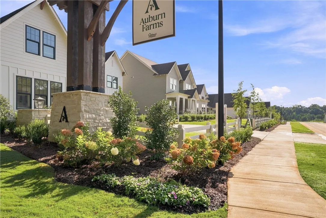 Auburn Farms Entrance - Sarah Lane