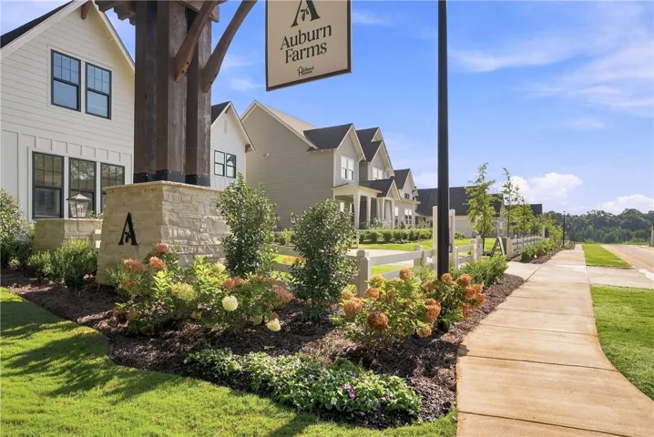 Auburn Farms Entrance - Sarah Lane