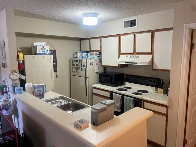 A breakfast bar opens this classic U-shaped kitchen to the main living area.