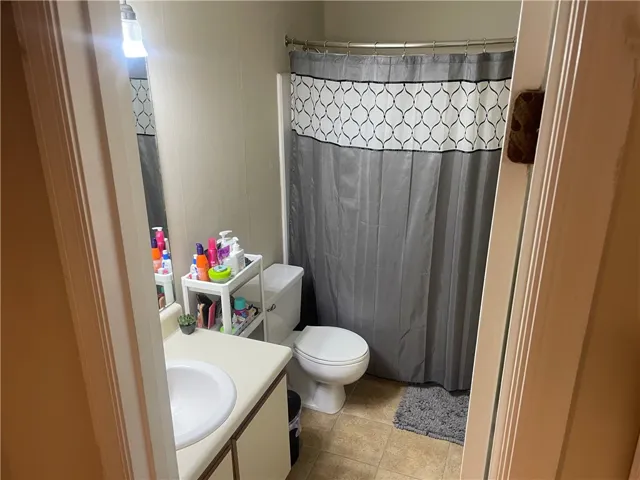A classic layout maximizes space in this functional bathroom.