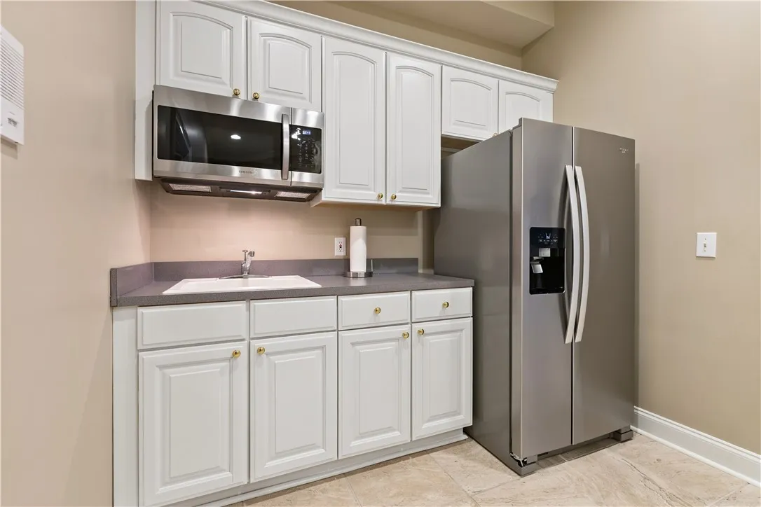 lower level kitchenette
