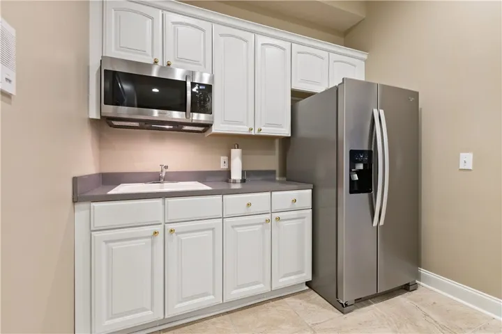 lower level kitchenette

