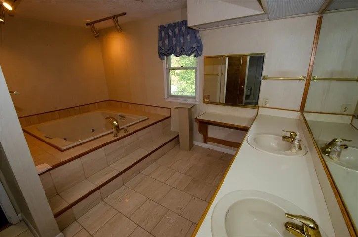 1001 N Cumberland Drive N, Auburn, Alabama 38630