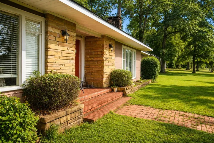 105 Austin Lane, Wetumpka, Alabama 36092